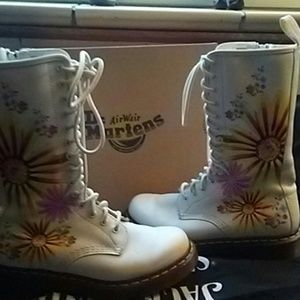 Women's Doc Martens airwair